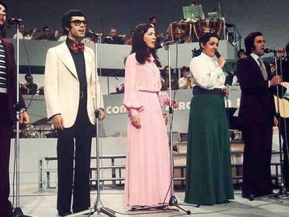 Mocedades, durante la interpretación de 'Eres tú' en Eurovisión.