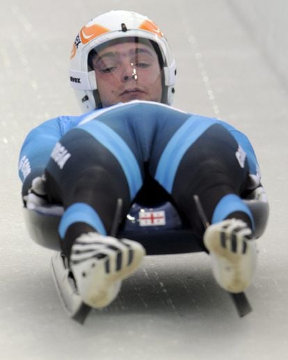 El georgiano Nodar Kumaritashvili falleció ayer tras salir de la pista de luge, durante los entrenamientos para los Juegos Olímpicos de Invierno de Vancouver (Canadá).