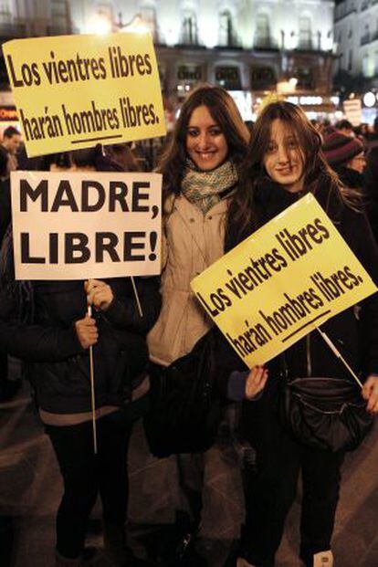 Participantes en la 'marea violeta'.