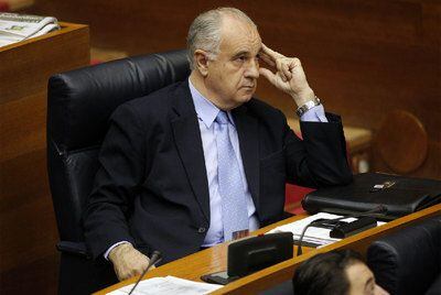 Rafael Blasco, en su asiento de portavoz del PP en las Cortes Valencianas.