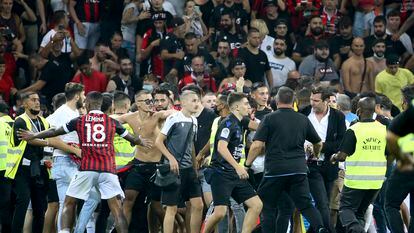 Incidentes con los ultras en el partido Niza-Olympique de Marsella.