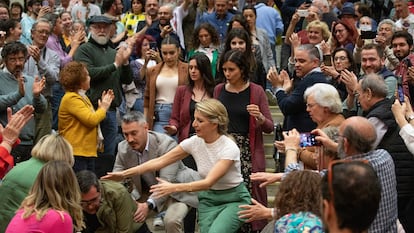 Yolanda Díaz, el domingo entre el público en un acto de Sumar en Sevilla.