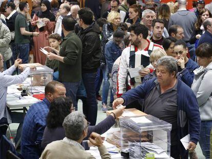 Jornada electoral en un punto de votación de Terrassa, en las pasadas elecciones. 