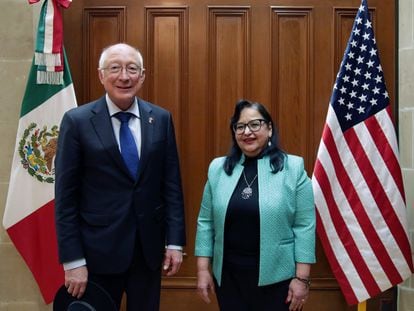 El embajador de EE UU en México, Ken Salazar, y la ministra presidenta de la Suprema Corte, Norma Piña.