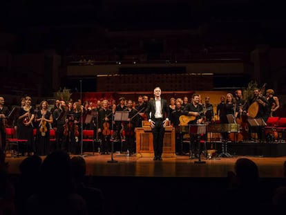 Sébastien Daucé y su Ensemble Correspondances saludan al público que llenaba el Vredenburg de Utrecht.