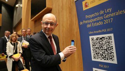 El ministro Cristóbal Montoro presenta los presupuestos de 2017.