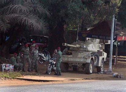 Fotografía de archivo de militares guineanos custodiando las calles de Conakry.
