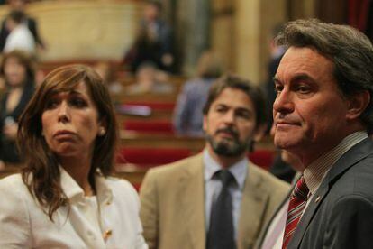 Sánchez-Camacho, Oriol Pujol y Artur Mas, en el Parlamento de Cataluña en 2011.