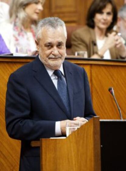 El presidente de la Junta de Andalucía, José Antonio Griñán, durante su comparecencia a petición propia, hoy en el Parlamento andaluz.