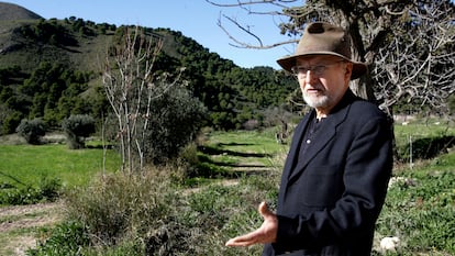 Domingo Jiménez Beltrán, en la finca Chuecos de la sierra de La Almenara, en Águilas (Murcia).