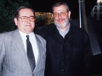 Javier del Moral (derecha), productor discográfico, en 1997.