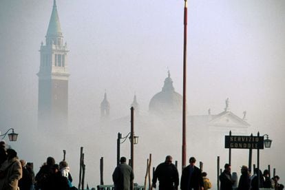 Canales bajo la neblina, pasajes vacíos, 'acqua alta' y y la plaza de san Marcos desierta. Cuando Venecia se convierte en una ciudad fría y húmeda llega el momento perfecto para recorrerla sin la estival marabunta de turistas.