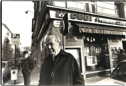 El escritor Graham Greene en Niza, en una foto sin fechar.