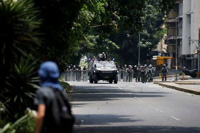 La Guardia Nacional de Venezuela (GNB, policía militar) dispersó hoy con gases lacrimógenos algunas concentraciones de opositores que se congregaban en diversos puntos de Caracas (Venezuela).