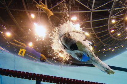 Belmonte se lanza a la piscina durante una de las pruebas en Berlín.