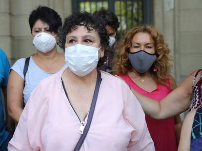 María Salmerón en la puerta de la Audiencia Provincial de Sevilla.