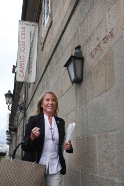 Marina Castaño, camino a la Fundación Camilo José Cela, situada en Padrón (A Coruña), en 2010.