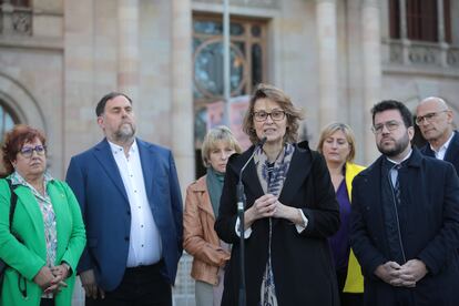 La consejera de Acción Exterior, Meritxell Serret, junto a la cúpula de Esquerra antes de entrar al juicio por desobediencia.