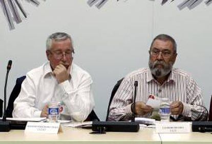 Los secretarios generales de CCOO y UGT, Ignacio Fernández Toxo (i) y Cándido Méndez (d). EFE/Archivo