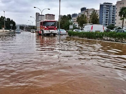 Una de las vías principales de Calpe, este sábado.