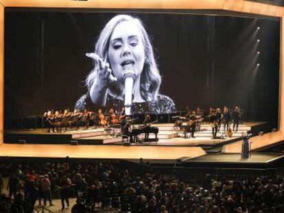 La cantant triomfa a Barcelona amb un concert que va barrejar les barriades amb els palaus