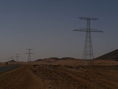Varias estructuras eléctricas en Mauritania.