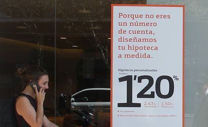 Cartel de una hipoteca referenciada al euríbor, en Madrid.