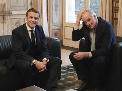 El presidente francés, Emmanuel Macron, y el negociador del Brexit de la UE, Michel Barnier