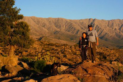 Padre e hijo en las sierras cordobesas.