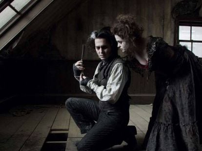 Johnny Depp y Helena Bonham-Carter en un fotograma de &#039;Sweeney Todd&#039;.