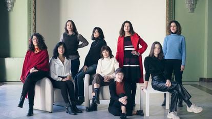 Desde la izquierda: María Gómez Lara, Raquel Lanseros, Julieta Valero, Lara Moreno, Ada Salas, Elena Medel, Ana Merino, Ángela Segovia y Berta García Faet, en el Círculo de Bellas Artes de Madrid.