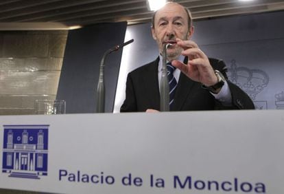 Rubalcaba, durante la rueda de prensa en La Moncloa.