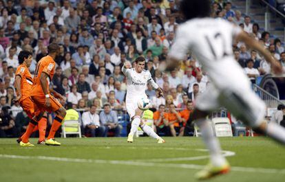 Bale dispara a puerta
