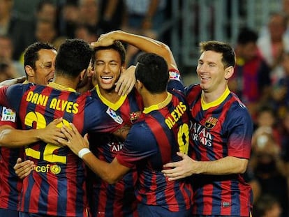 Los jugadores del Bar&ccedil;a celebran el gol de Neymar.