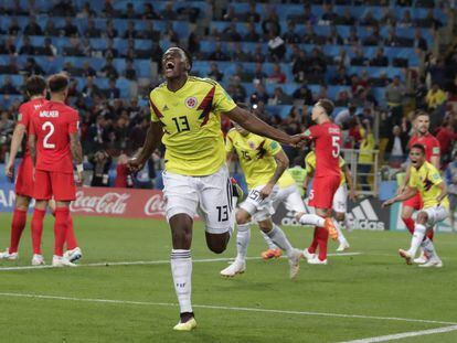Yerry Mina celebra tras anotar para Colombia el gol del empate ante Inglaterra.