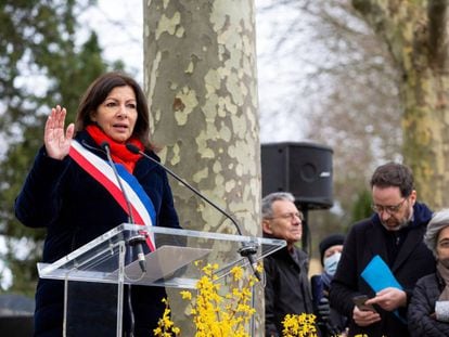  La alcaldesa de París, Anne Hidalgo,durante el homenaje. 