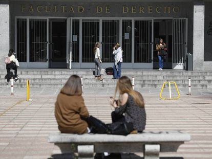 Exterior de la Facultad de Derecho de la Universidad Complutense de Madrid. 