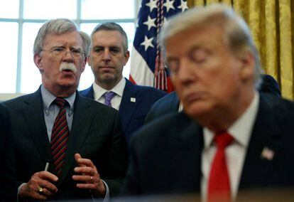 John Bolton, a la izquierda, con el presidente Trump.