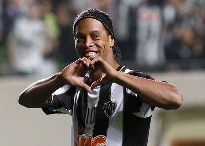 Ronaldinho al final de un partido del Atl&eacute;tico Mineiro, en julio de 2013.