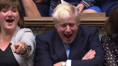El primer ministro del Reino Unido, Boris Johnson, en la madrugada del martes, en el Parlamento.