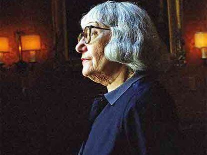 La estadounidense Cynthia Ozick retratada en París en 2005.
