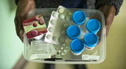 Bandeja de medicamentos para el tratamiento de la tuberculosis extremadamente resistente.