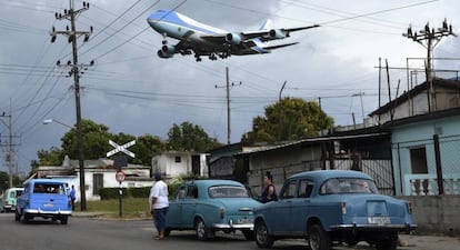 El Air Force One sobrevolando las humildes casas de Cuba el 20 de marzo de 2016, ganadora de esta edición.