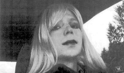 Foto sin datar de Chelsea Manning con una peluca.