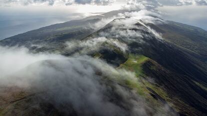 Paisaje en la isla de San Jorge, en Azores (Portugal).