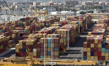 Contenedores en el puerto de Valencia, el pasado mes de noviembre. 