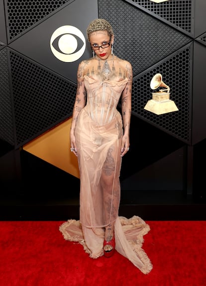  La cantante Doja Cat, cabeza de cartel del festival de Coachella y nominada a Mejor interpretación en solitario por 'Paint the Town Red', hizo un alegato en favor del 'free the nipple' y también en defensa de no llevar ropa interior. 