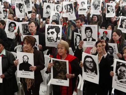 Michelle Bachelet en el antiguo centro de tortura de Villa Grimaldi.