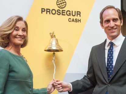 Helena Revoredo, presidenta de Prosegur, y Christian Gut Revoredo, presidente de Prosegur Cash, en la salida a Bolsa de esta última el año pasado.