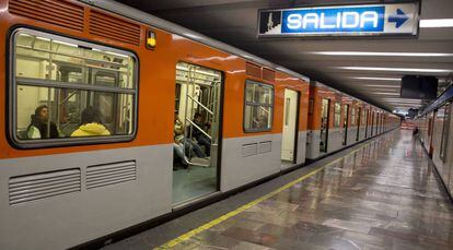 Uno de los andenes del Metro de la capital mexicana.